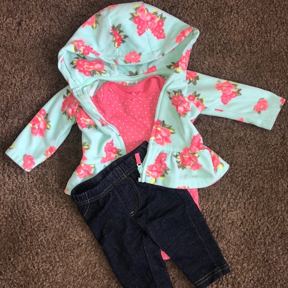 Carters outfit 🌺 - Picture 1 of 5